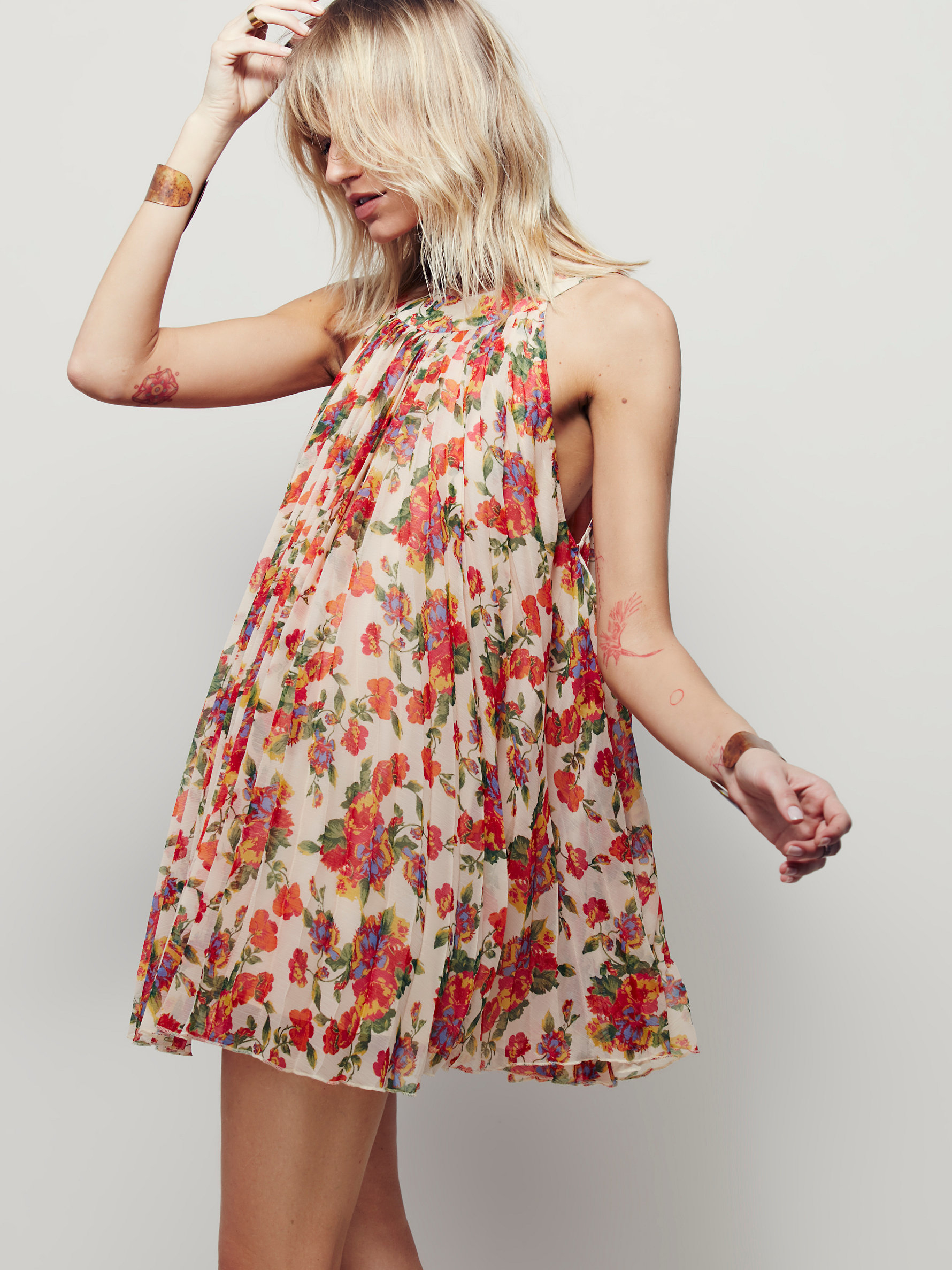 Long Sleeve Maxi Dress - Casual Attire / Jersey Cotton Knit Fabric women's dresses for every moment. pleated dress with buttons. dress with contrasting buttons. combination ribbed dress. jacquard dress with metallic thread. cut out knit dress. striped dress. animal print halter dress. floral dress. jacquard dress with buttons. embroidered dress with pompoms.